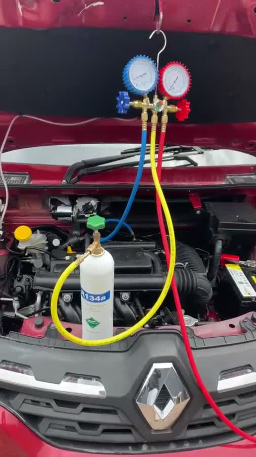 Vehicle air-conditioning regassing footage